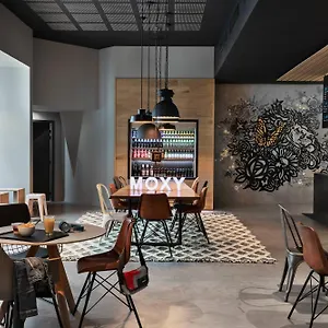 Moxy Lyon Airport 3*, Коломбье-Сонье Франция