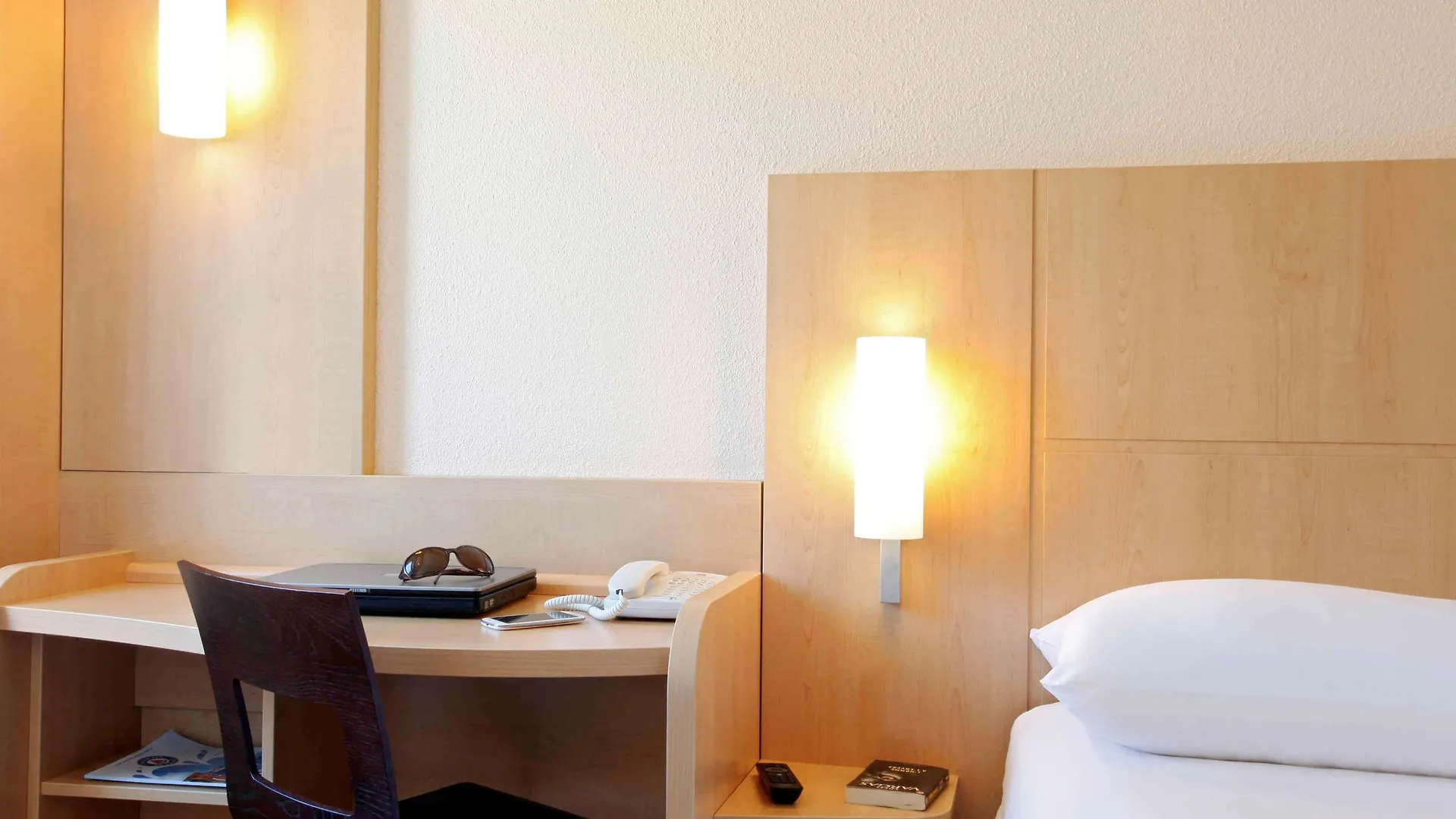 Ibis Marseille Centre Gare Saint Charles Hotell 3*,